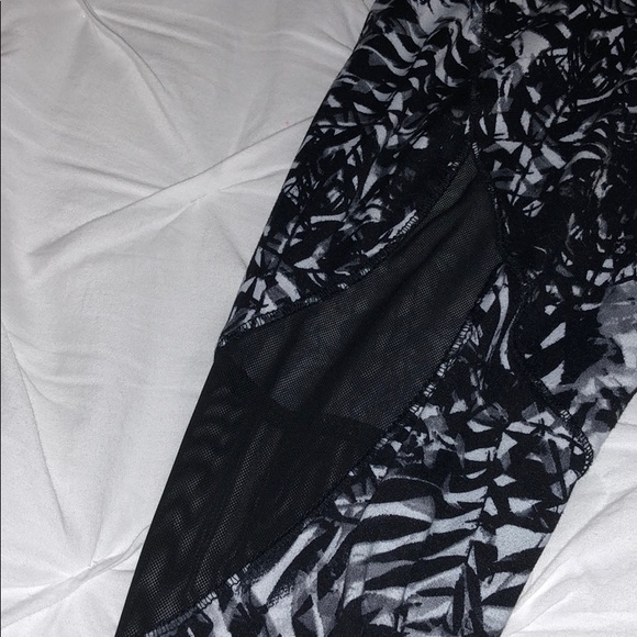 Super cute patterned and mesh leggings - Picture 3 of 3